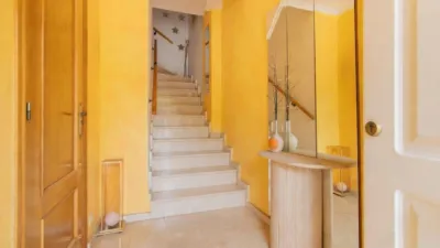 Terraced house on Plaza Clara Campoamor Street photo 46