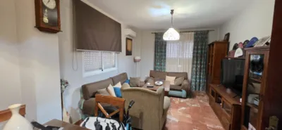 House in the Centre photo 2