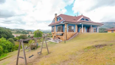 Chalet on Calle de El Pongayin, No. 2 photo 2