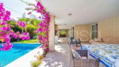 Chalet on Carrer Font Bugaya photo 13