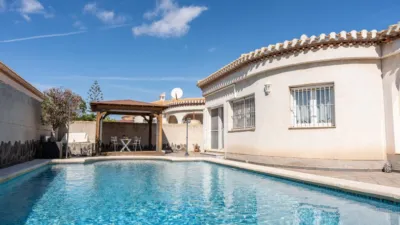 Chalet on Calle Nicolás Bussi photo 19