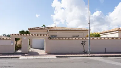 Chalet on Calle Nicolás Bussi photo 15