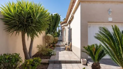 Chalet on Calle Nicolás Bussi photo 16
