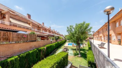 Terraced house on Clara Campoamor Street photo 40