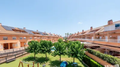 Terraced house on Clara Campoamor Street photo 28