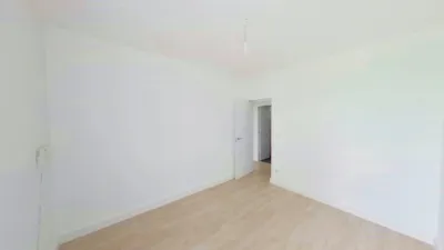 Flat in Parla photo 17