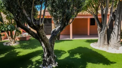 Semi-detached house on Calle Remol photo 2