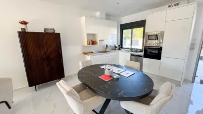 Chalet on Carrer Esparto photo 3