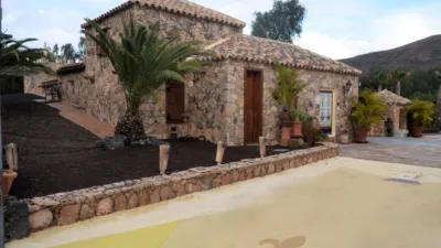 Chalet on Los Atolladeros Street photo 2