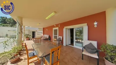Chalet on Carrer Enrique Granados photo 2