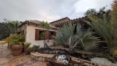 Chalet on Los Atolladeros Street photo 4