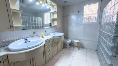 Apartment on Calle de Ramón Gallud photo 16