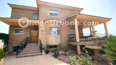 Chalet on Urbanización Llano de los Pastores Street photo 2