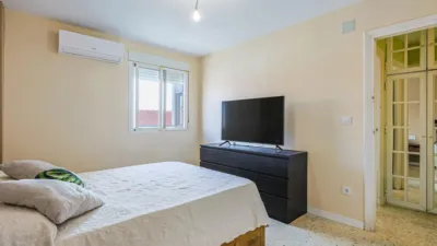 Apartment on Pintor Carlos Santiestebn Street photo 31