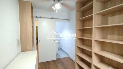 Casa adosada en alquiler en Calle de Severo Ochoa, Vista Azul-Consolación (Distrito Zona Centro. Dos Hermanas) de 950 €<span>/mes</span>