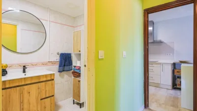 Apartment on Pintor Carlos Santiestebn Street photo 18