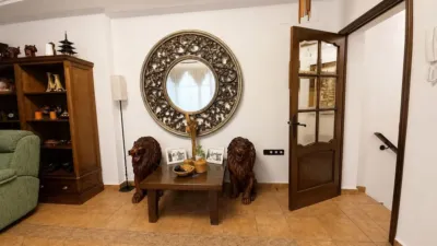 Semi-detached house on Calle de la Virgen de la Merced photo 4