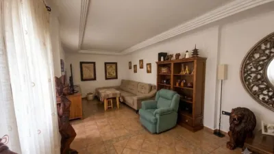 Semi-detached house on Calle de la Virgen de la Merced photo 3