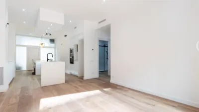 Flat on Carrer de l'Abat Escarré photo 12