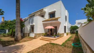 Semi-detached house on Avenida del Faro photo 2