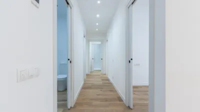 Flat on Carrer de l'Abat Escarré photo 21