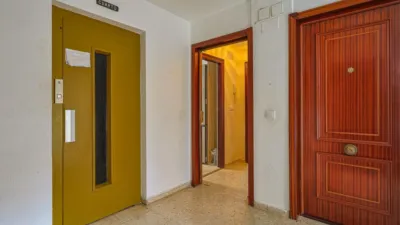 Apartment on Pintor Carlos Santiestebn Street photo 41