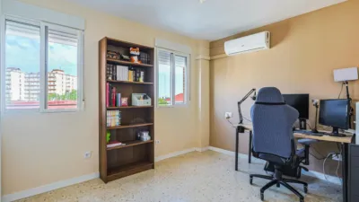 Apartment on Pintor Carlos Santiestebn Street photo 32