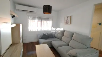 Casa adosada en alquiler en Calle de Severo Ochoa, Vista Azul-Consolación (Distrito Zona Centro. Dos Hermanas) de 950 €<span>/mes</span>