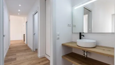 Flat on Carrer de l'Abat Escarré photo 45