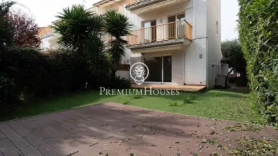 Semi-detached house on Carrer de la Mare de Déu de Montserrat photo 47