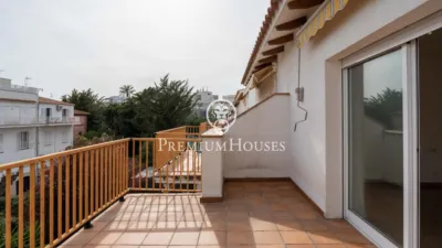 Semi-detached house on Carrer de la Mare de Déu de Montserrat photo 28