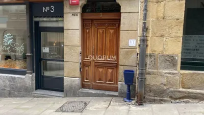 Piso en alquiler en Calle de Víctor Chávarri, Alde Zaharra-Portu (Portugalete) de 1.000 €<span>/mes</span>