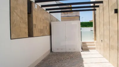Chalet on Carrer Leman photo 3