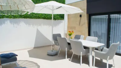 Chalet on Carrer Leman photo 12