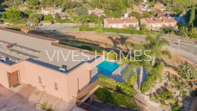 Chalet on Sant Vicenç De Street photo 8