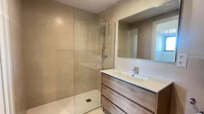Apartment on Carrer de Cèsar Martinell I Brunet photo 25
