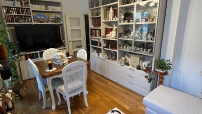 Apartment on Calle de Isabel 'La Católica' photo 3