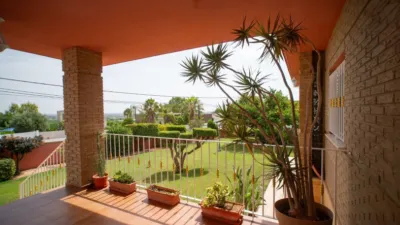 Chalet on Calle Rio Turia photo 6