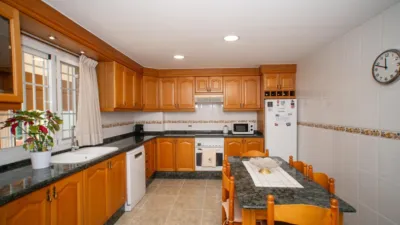 Chalet on Calle Rio Turia photo 7
