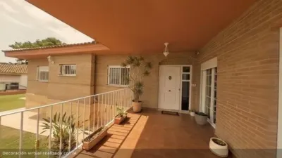Chalet on Calle Rio Turia photo 2