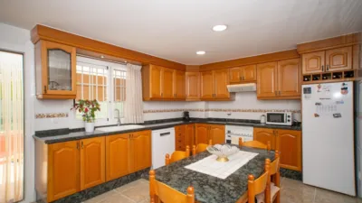 Chalet on Calle Rio Turia photo 8
