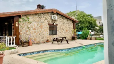 Chalet in Lora del Río photo 2