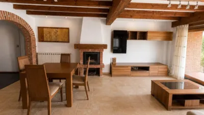 Semi-detached house on Calle Barrio de la Lombana photo 3