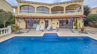 Villa on Carrer d'Andalusia photo 2
