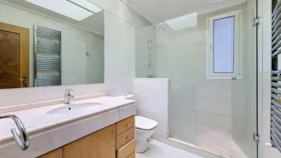 Chalet on Calle Monte Pinar photo 13