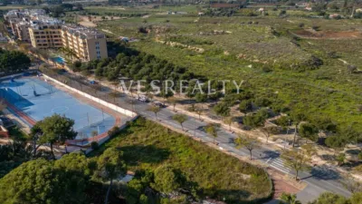 Terreno en venta en Carrer Alcalde José Poveda Verdú - Más