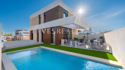 Semi-detached house on Rector Jesús Rodríguez Marín Street photo 2