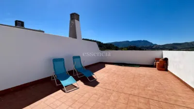 Top-floor apartment on Calle del Ferrocarril de Alcoi photo 4