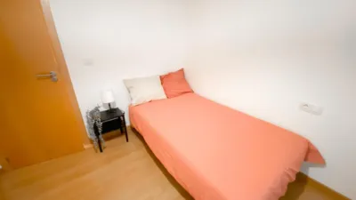 Habitación en alquiler en Avenida del Primero de Mayo, cerca de Carrer Sant Jacint, Santa Rita-Alborgí (Paterna) de 330 €<span>/mes</span>