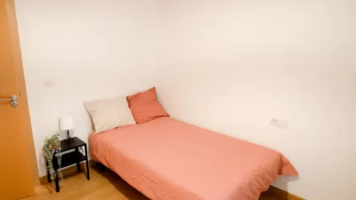 Habitación en alquiler en Avenida del Primero de Mayo, cerca de Carrer Sant Jacint, Santa Rita-Alborgí (Paterna) de 330 €<span>/mes</span>